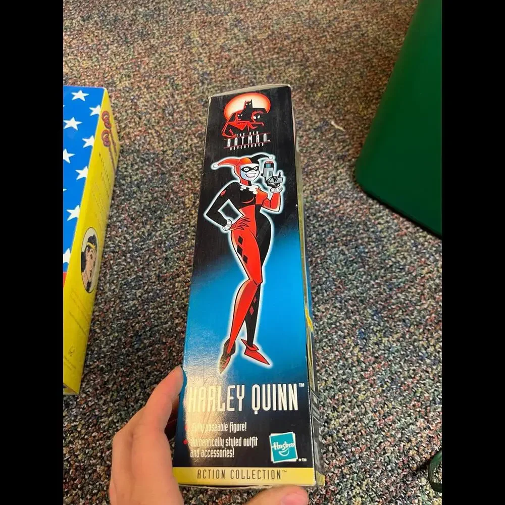 The New Batman Adventures Harley Quinn Action Figure Doll with 2 Pet‎ Hyenas NIB